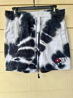 Nice Kicks Have A Nice Day Black & White Tie-Dye Men's Shorts